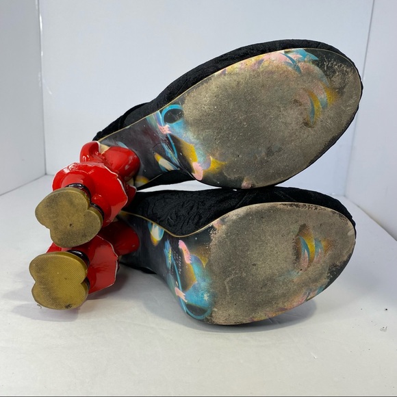 Irregular Choice “JINGLE” black velveteen with resin Santa HEELS size 7 Rare - Picture 6 of 13